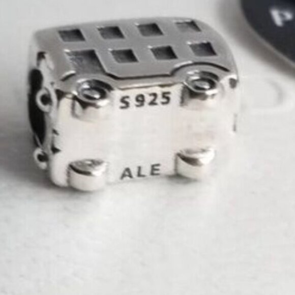 Pandora London Bus England Great Britain Charm in a gift box - Picture 3 of 3